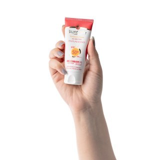 کرم ضد آفتاب و ضد چروک رنگی سان سیف با spf50